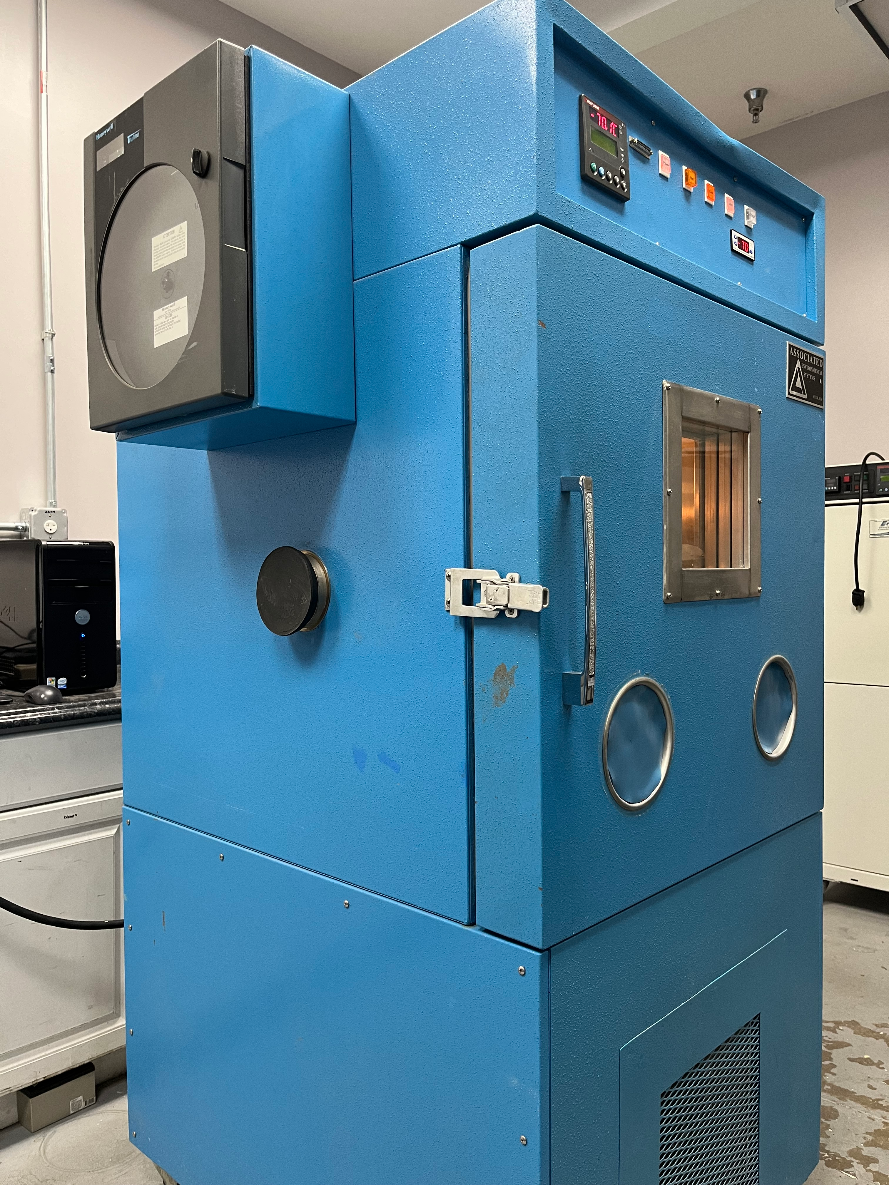 Environmental Chamber - Fully Working Associated FD-208 Test Chamber (-70C~ 180C, 8 cu. ft. )